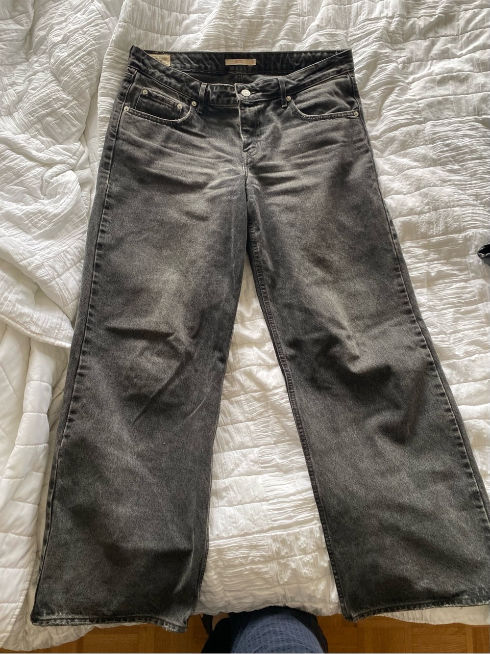 Levi’s Low Loose Wide-Leg Women's Jeans in Washed Black size 32